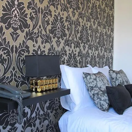 V Dinastia Vendégház 3*