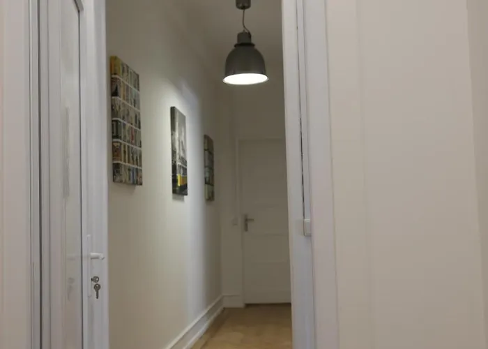 Konukevi V Dinastia Lisboa