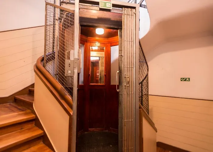 V Dinastia Konukevi 3*