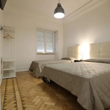 V Dinastia Πανσιόν Lisboa