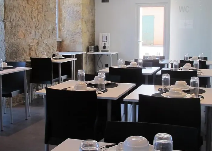 Pensión V Dinastia 3*